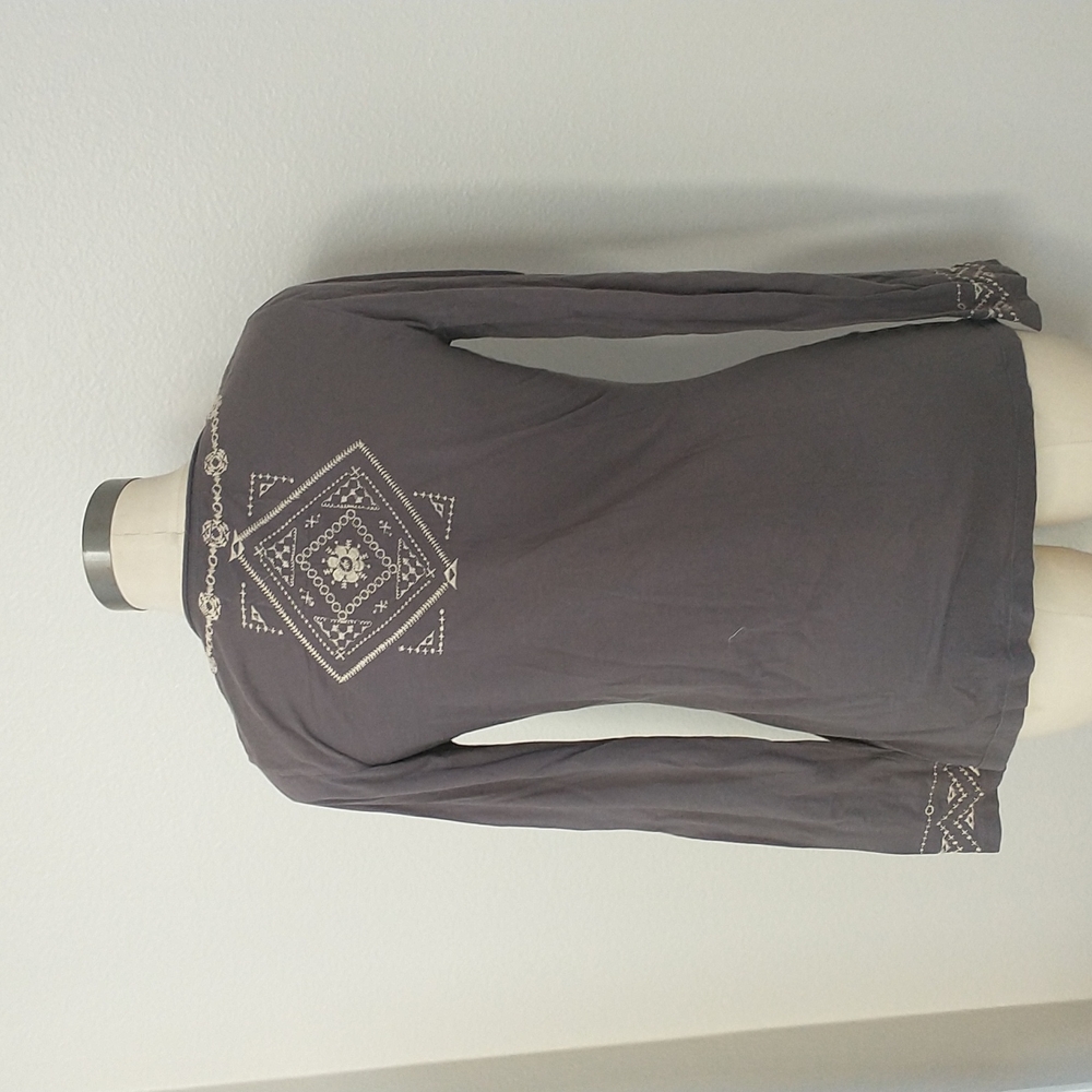 Johnny Was Embroidered Tee. - Picture 2 of 8